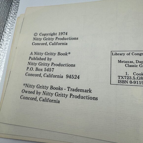 Classic Greek Cooking Book By Daphne Metaxas  Recipes & Illustrations 1974 - Picture 6 of 7